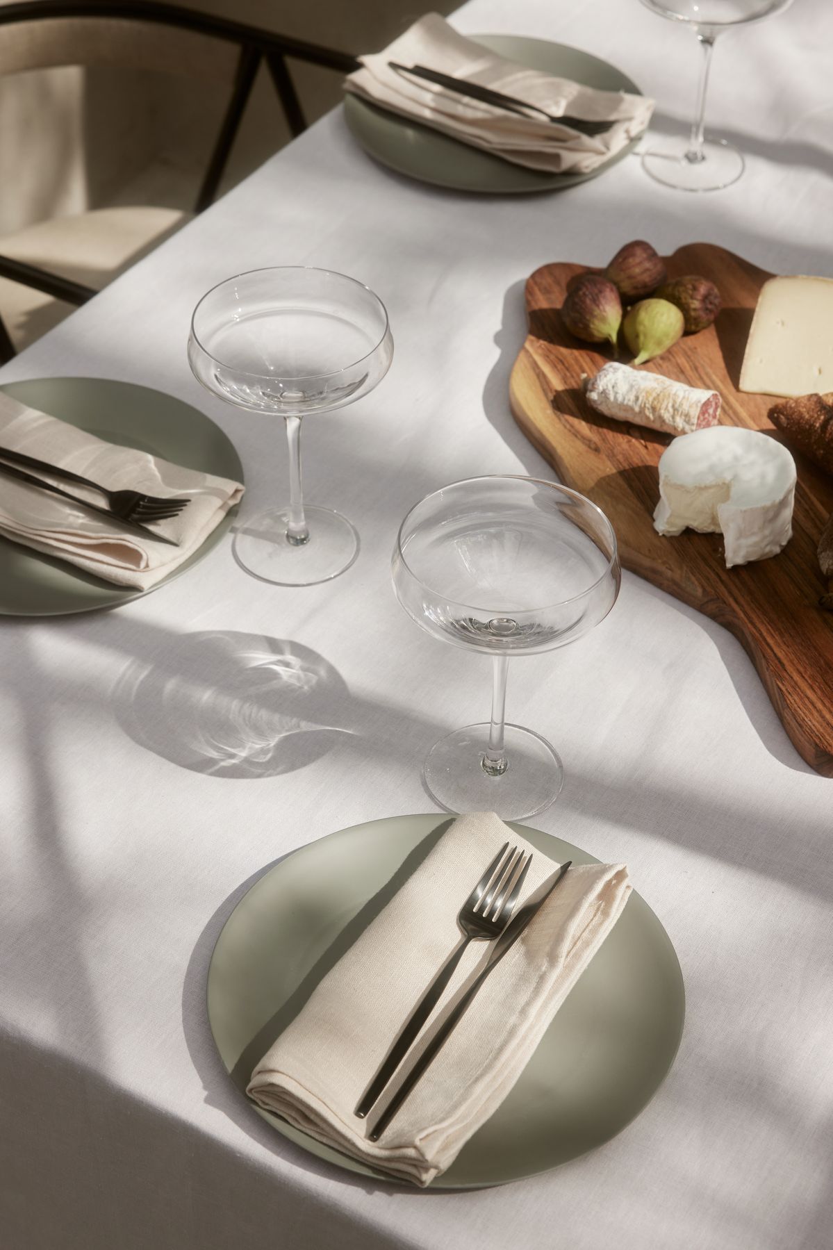Elegant Tableware for Special Occasions: How to Choose the Perfect Set?